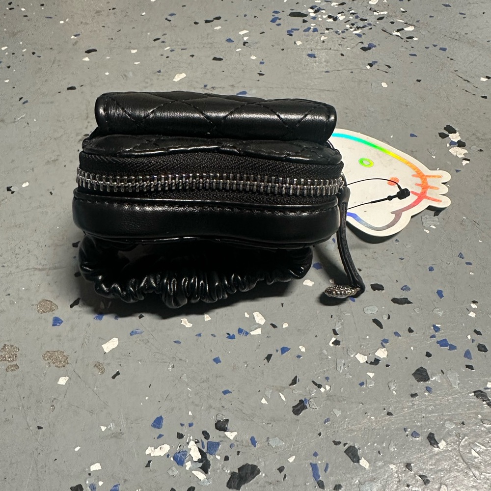 Hello Kitty Black Quilted Heart Bag - Picture 4 of 6